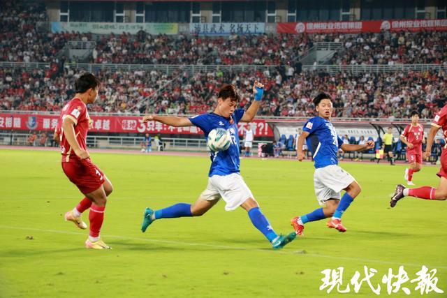 上阵“师生兵”，扬州这所高校师生携手征战苏超